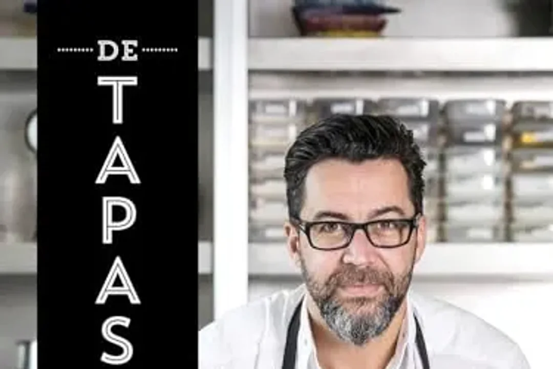 Portada del libro «De tapas con Quique Dacosta», del propio chef